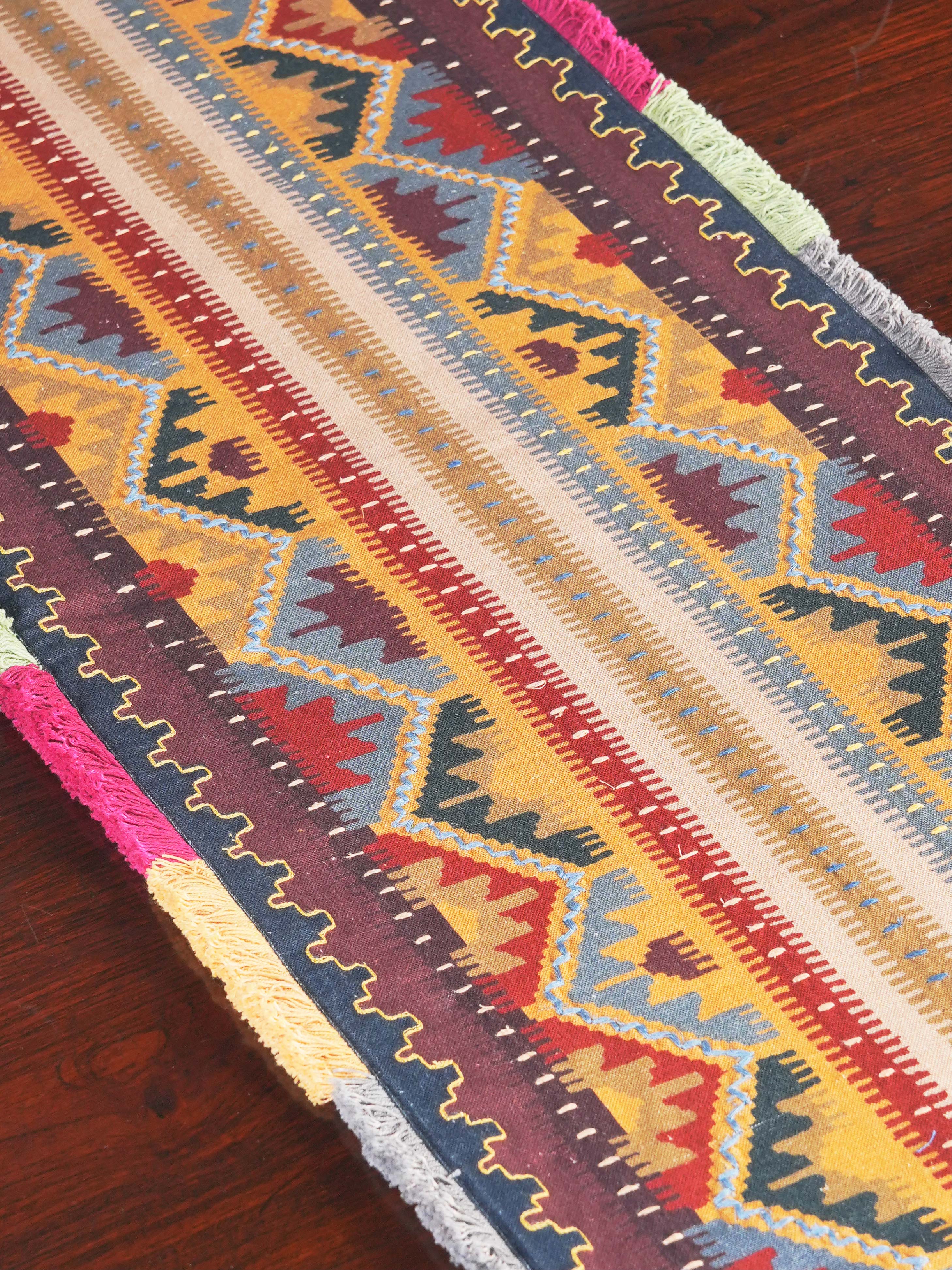 Runner - Tribal Ladder Rang Sutra