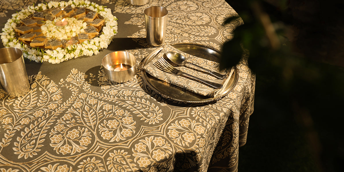 Round Table Cloth - Jhoomer Pigeon