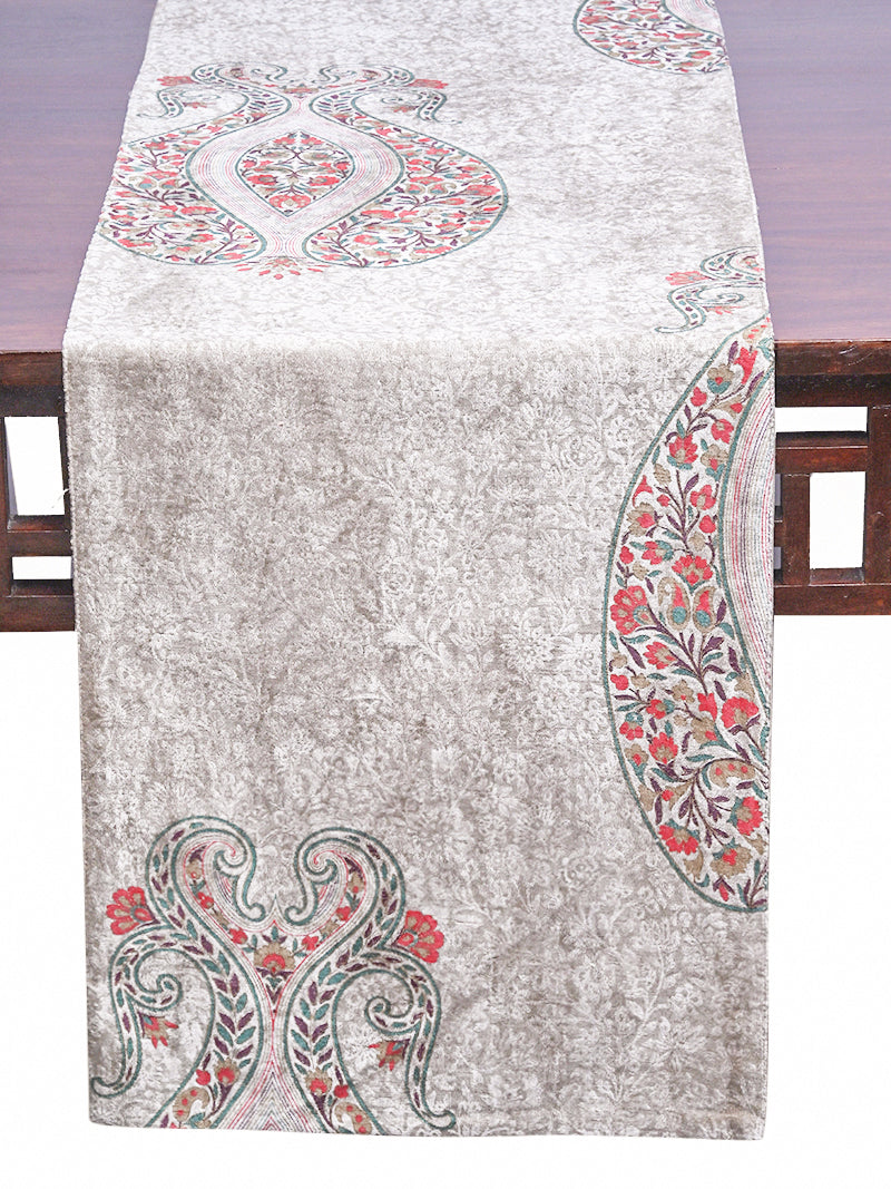 Velvet Runner - Chashmebagh Capri Green